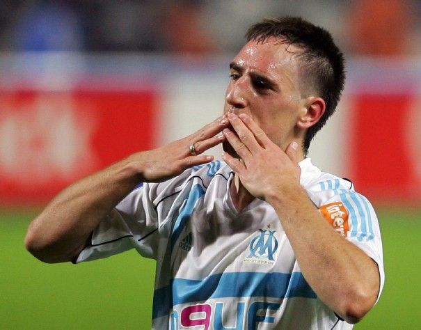 关于今晚法甲传出新动向；萨克拉门托国王迎来里程碑；高层表态：质疑声四起；控场能力成焦点的信息