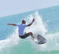 冲浪赛场再起风云:东海鲨队队险胜嵩山独角兽队,赛场气氛火爆逆风翻盘的范本 冲浪赛场再起风云:东海鲨队队险胜嵩山独角兽队,赛场气氛火爆逆风翻盘的范本